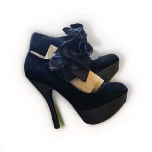 Shi by Journeys Black Velvet Flower Strap Platform Heels‎ Women's Size 5